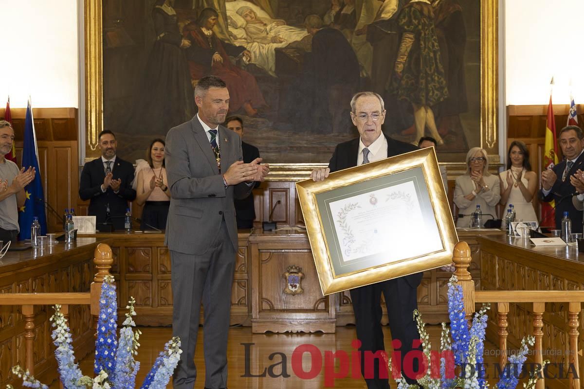 Así se ha vivido el emocionante acto del nombramiento de 'Hijo Predilecto' de Caravaca al doctor Juan Manuel Laborda