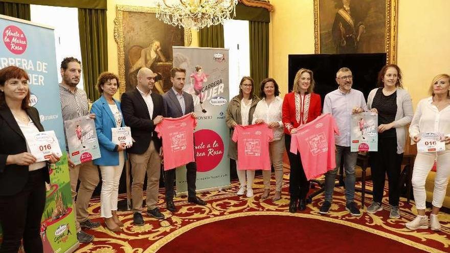 Asistentes a la presentación de la Carrera de la Mujer.