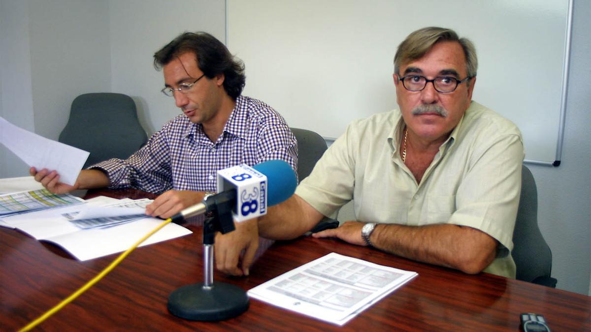 Manolo Godoy, a la derecha de la imagen, en su etapa como consejero del CD Castellón, al lado de Héctor Olaria, entonces consejero delegado.