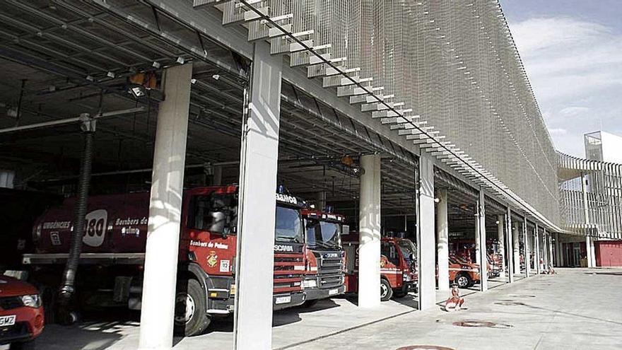 Ocho intoxicados por humo en el incendio de una casa en Palma