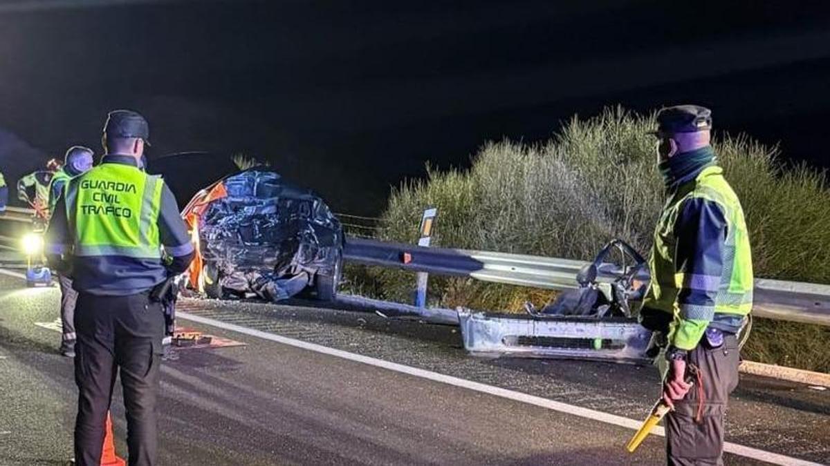 Accidente de tráfico que le costó la vida a un conductor en Orihuela del Tremedal (Teruel).