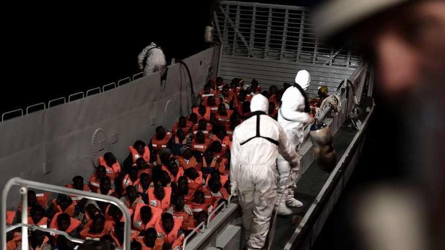 Algunas decenas de los 629 inmigrantes que viajan a bordo del &quot;Aquarius&quot;.