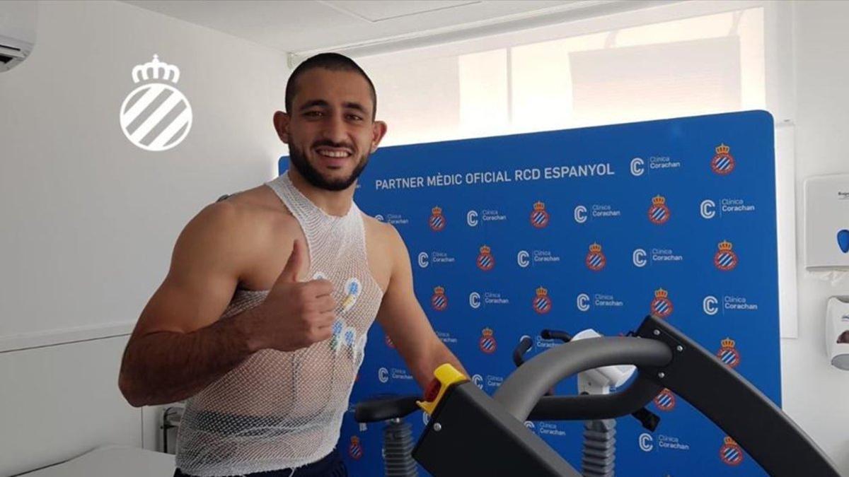 Vargas durante la revisión médica como nuevo jugador del Espanyol