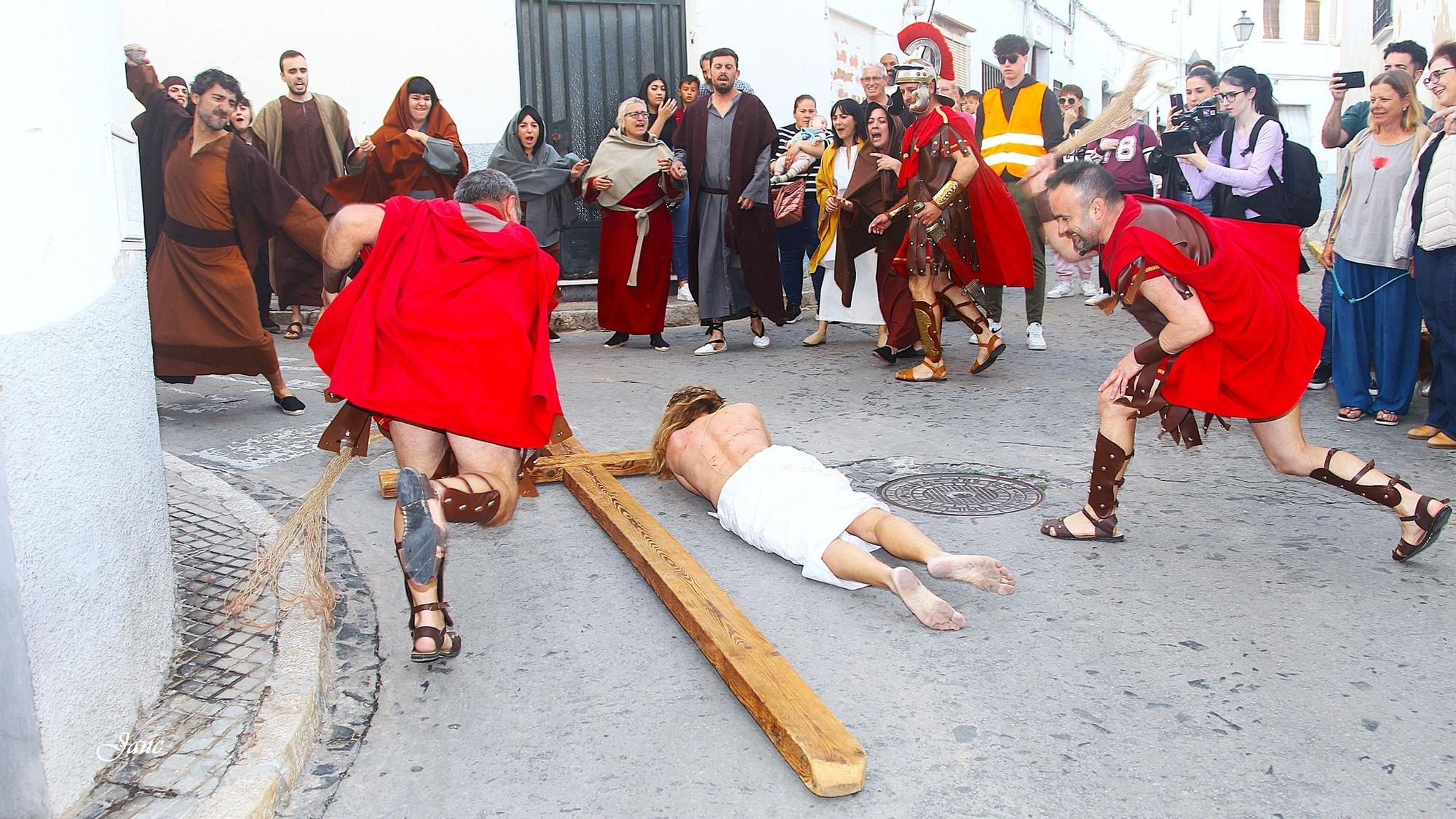 Las impactantes imágenes de la Passió d'Oliva