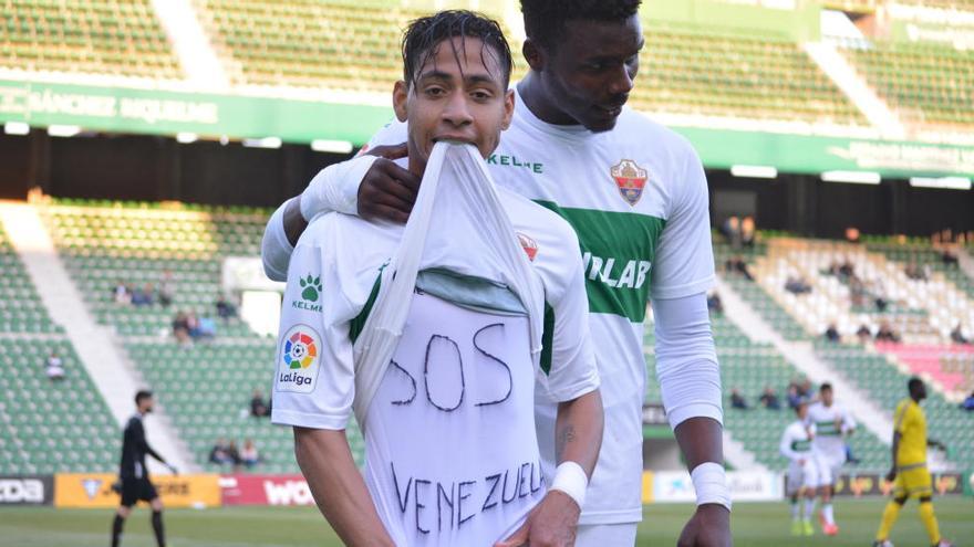 Leomar Pinto celebra un gol con el filial franjiverde