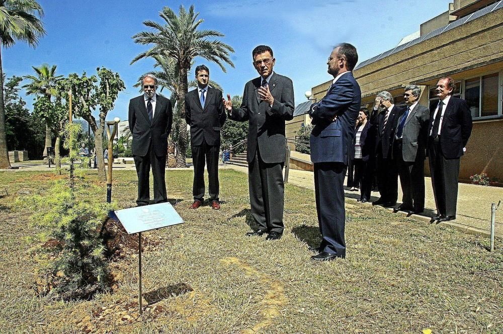 El día que Francisco Ayala recibió el honoris causa de la UIB (2006)