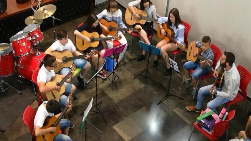 Extraordinario fin de curso de las escuelas de jota y música