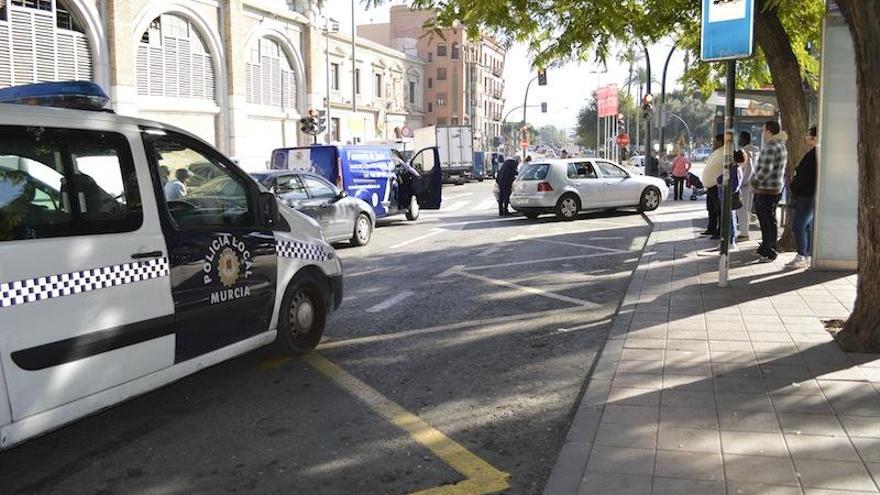 El suceso ocurrió junto a parada de autobús.