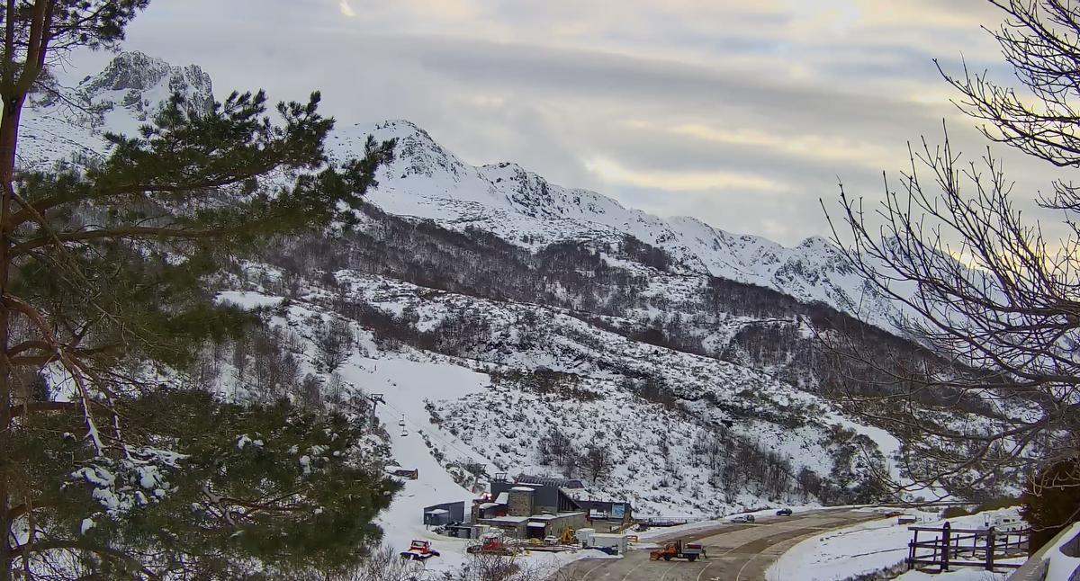 Asoecto que presentaba en la tarde de este domingo la localidad de La Raya, en Aller.