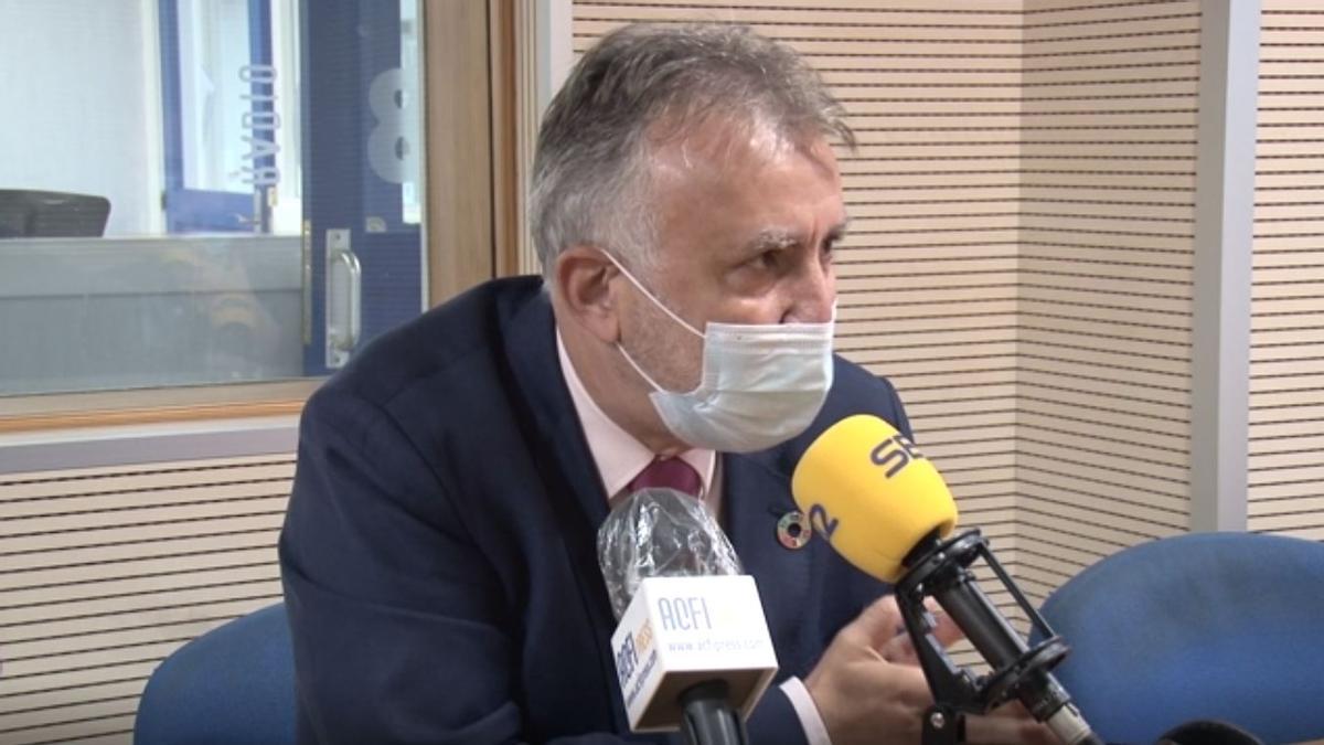 Ángel Víctor Torres,  presidente del Gobierno de Canarias "Es indefendible que se envíen a la calle a 200 personas para reubicarlas en la noche"