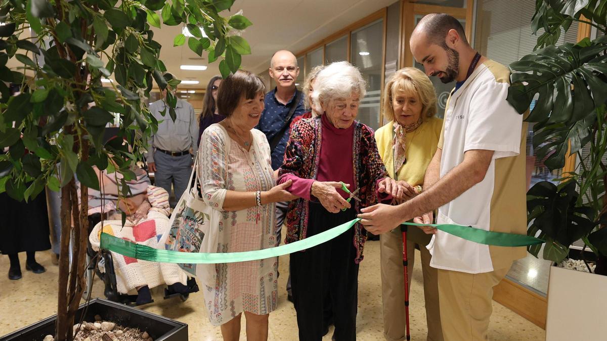 Todas las imágenes de la inauguración de la exposición de Charlotte Mensforth en la Residencia Coliseé