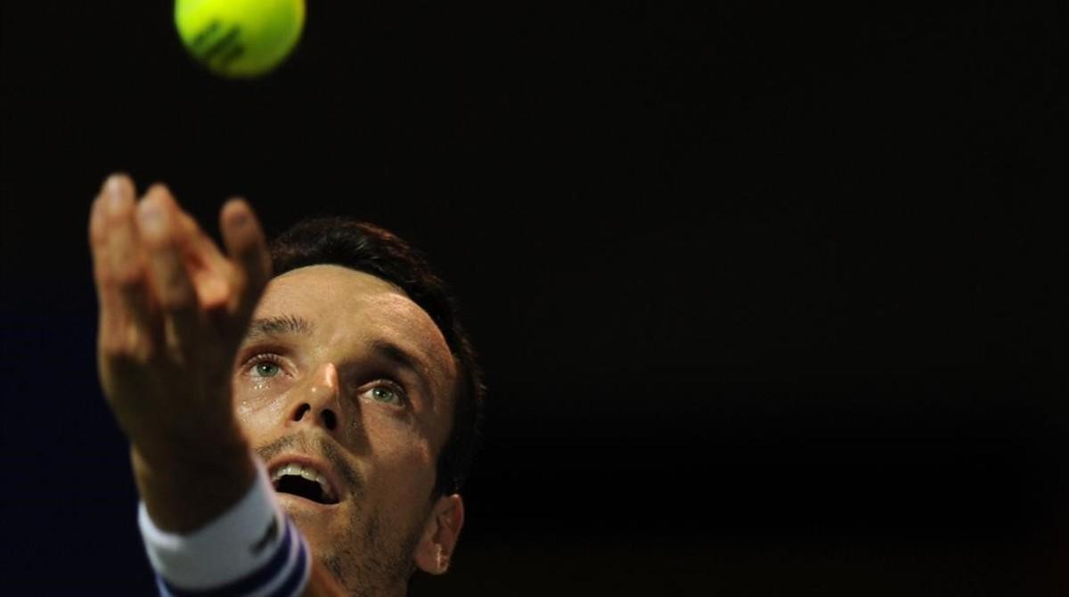 jcarmengol36791122 roberto buatista agut of spain serves to benoit paire of fra170108143255