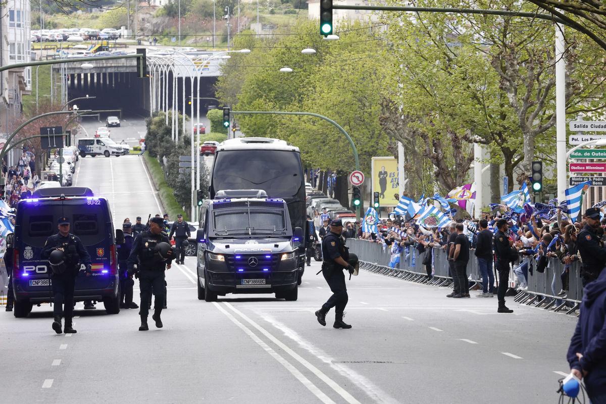 Así recibió el deportivismo al equipo antes del partido ante el Málaga