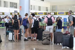 El aeropuerto Alicante-Elche: una terminal llena y con escasa incidencia por la huelga