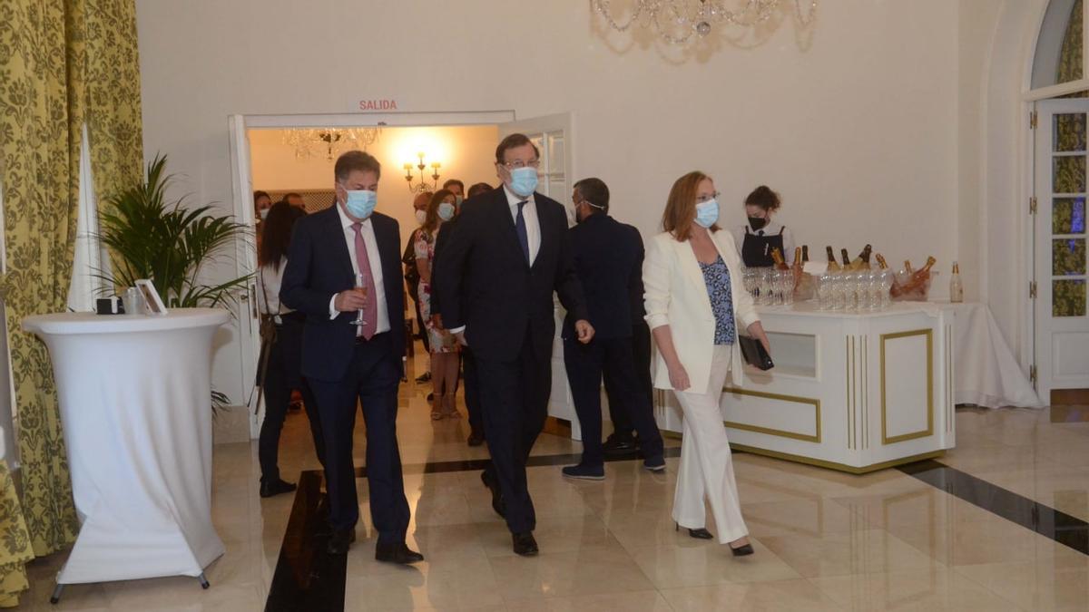 La llegada de autoridades a la cena de la gala contra el cáncer celebrada el año pasado, en A Toxa.