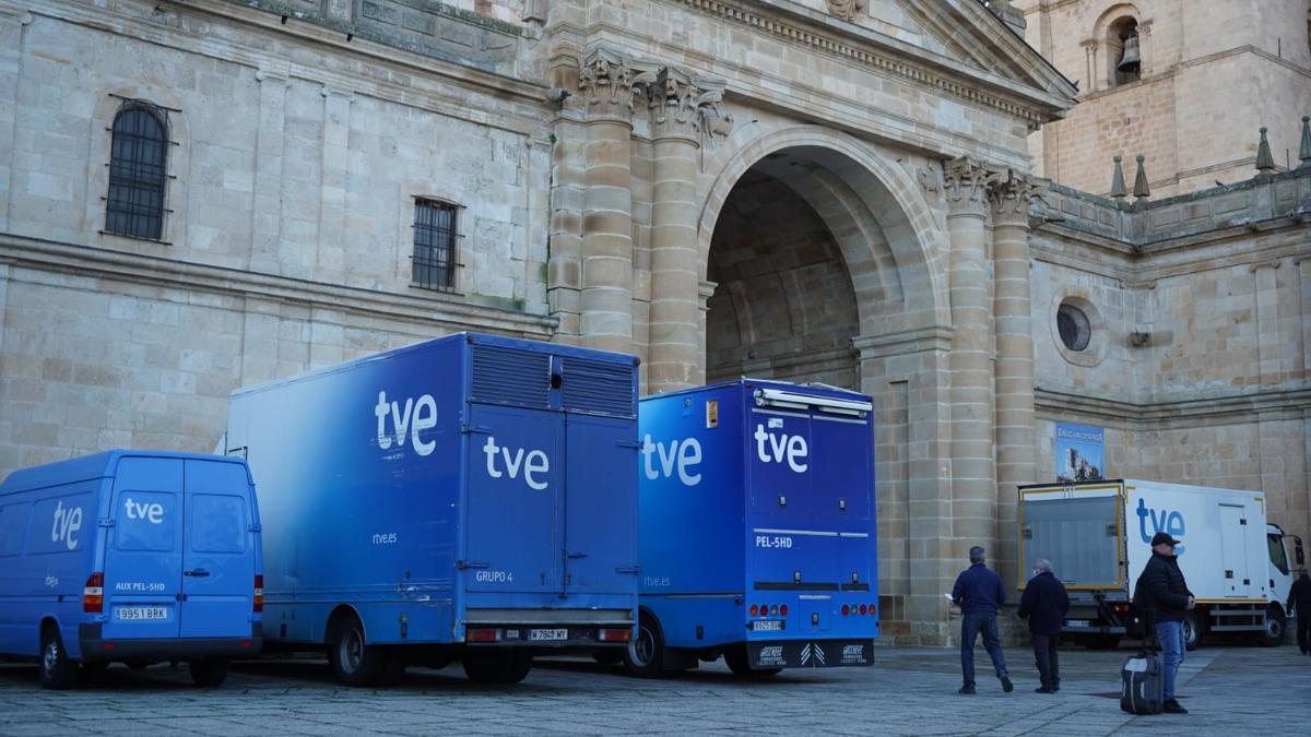 Cámaras de Televisión Española en la Catedral de Zamora.