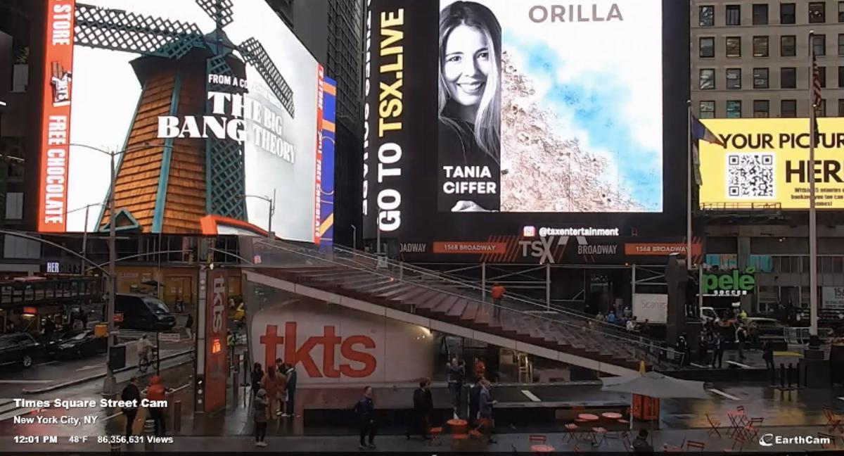 Tania Ciffer en Times Square.