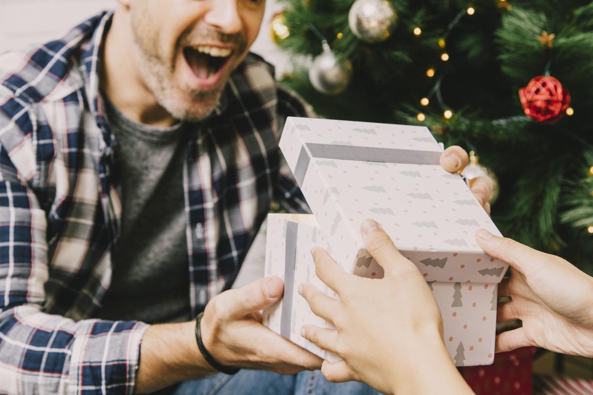 Los regalos más originales y divertidos para sorprender a tu padre estas Navidades