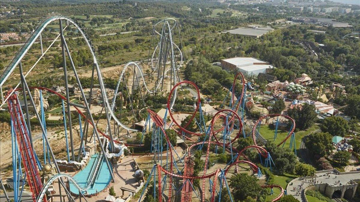 Los parques de atracciones se preparan para abrir en julio