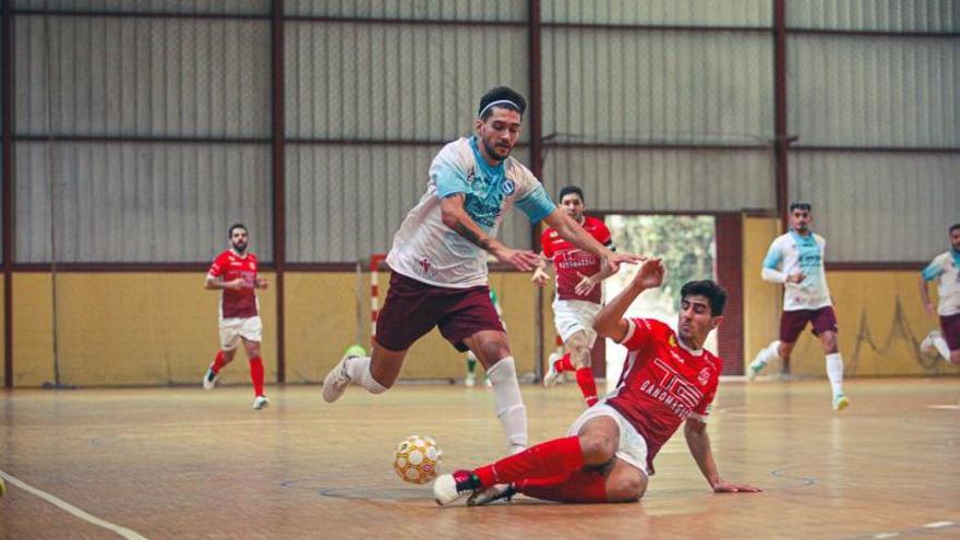 Una acción del partido en As Roteas.