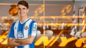 Denis Suárez posa con la camiseta del Espanyol este martes. 