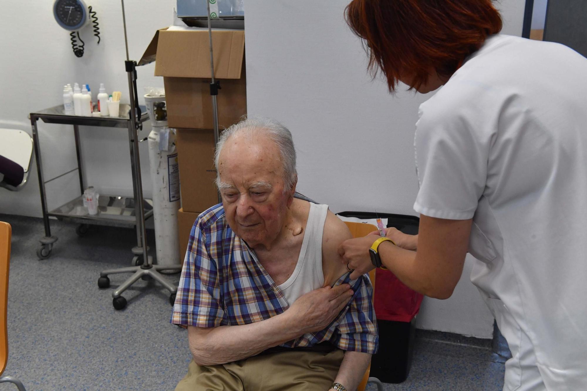 Arranca la vacunación de gripe y COVID en centros de salud a mayores de 80 años