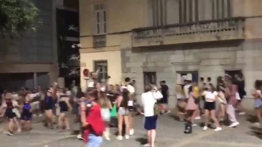 Fiesta en las calles de Mataró a pesar de las restricciones por los rebrotes