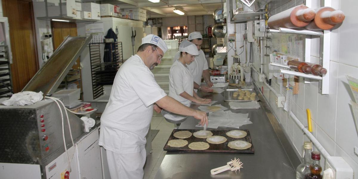 Las panaderías de l'Alcora ya están preparando los 7.500 'prims' que se repartirán el próximo sábado, 14 de enero.