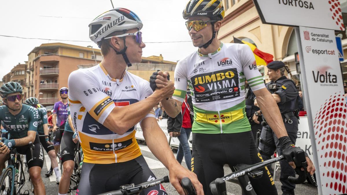 Remco Evenepoel (izquierda) y Primoz Roglic, en la Volta.