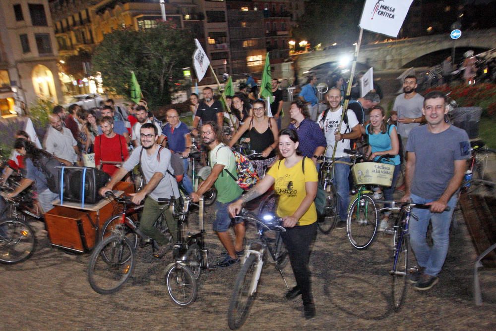 Bicicletada pels carrers de Girona per reclamar polítiques sostenibles