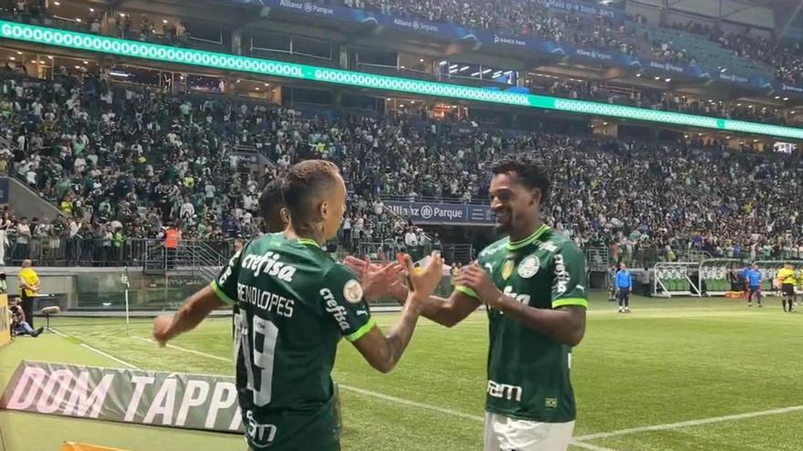 Los jugadores del Palmeiras celebran un tanto
