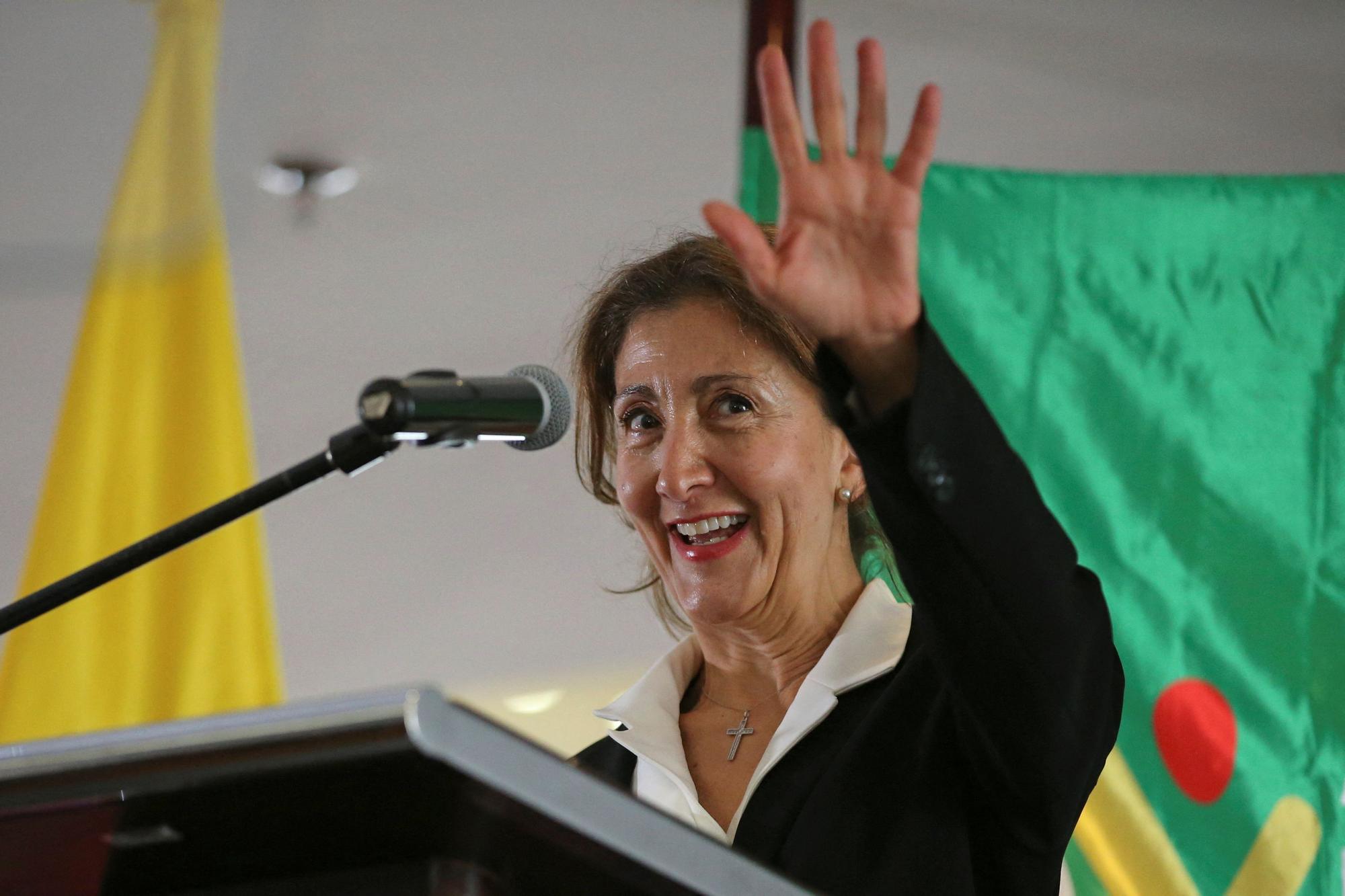 La candidata a las presidenciales colombianas Ingrid Betancourt durante su rueda de prensa en Bogotá
