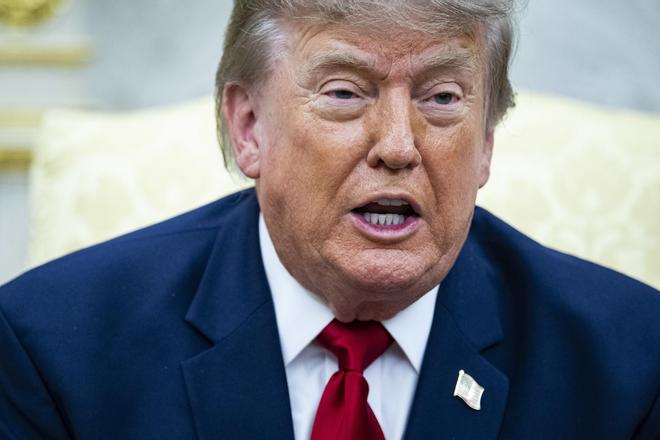 Trump despide a su operador de teleprónter, acusado de apostar ilegalmente sobre sus discursos