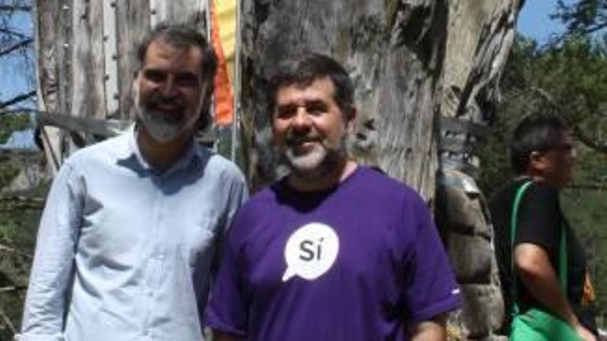 Jordi Cuixart i Jordi Sànchez al Pi de les Tres Branques