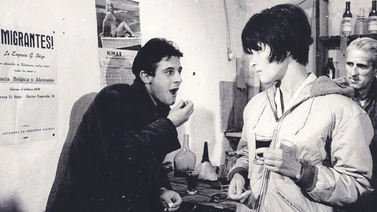 Emilio Gutiérrez Caba, a la izquierda, en unfotograma de ‘Nueve cartas a Berta’ (Basilio Martín Patiño, 1965).