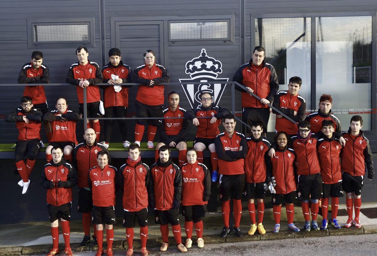 Plantilla del Sporting Genuine en Mareo. | MARCOS LEÓN