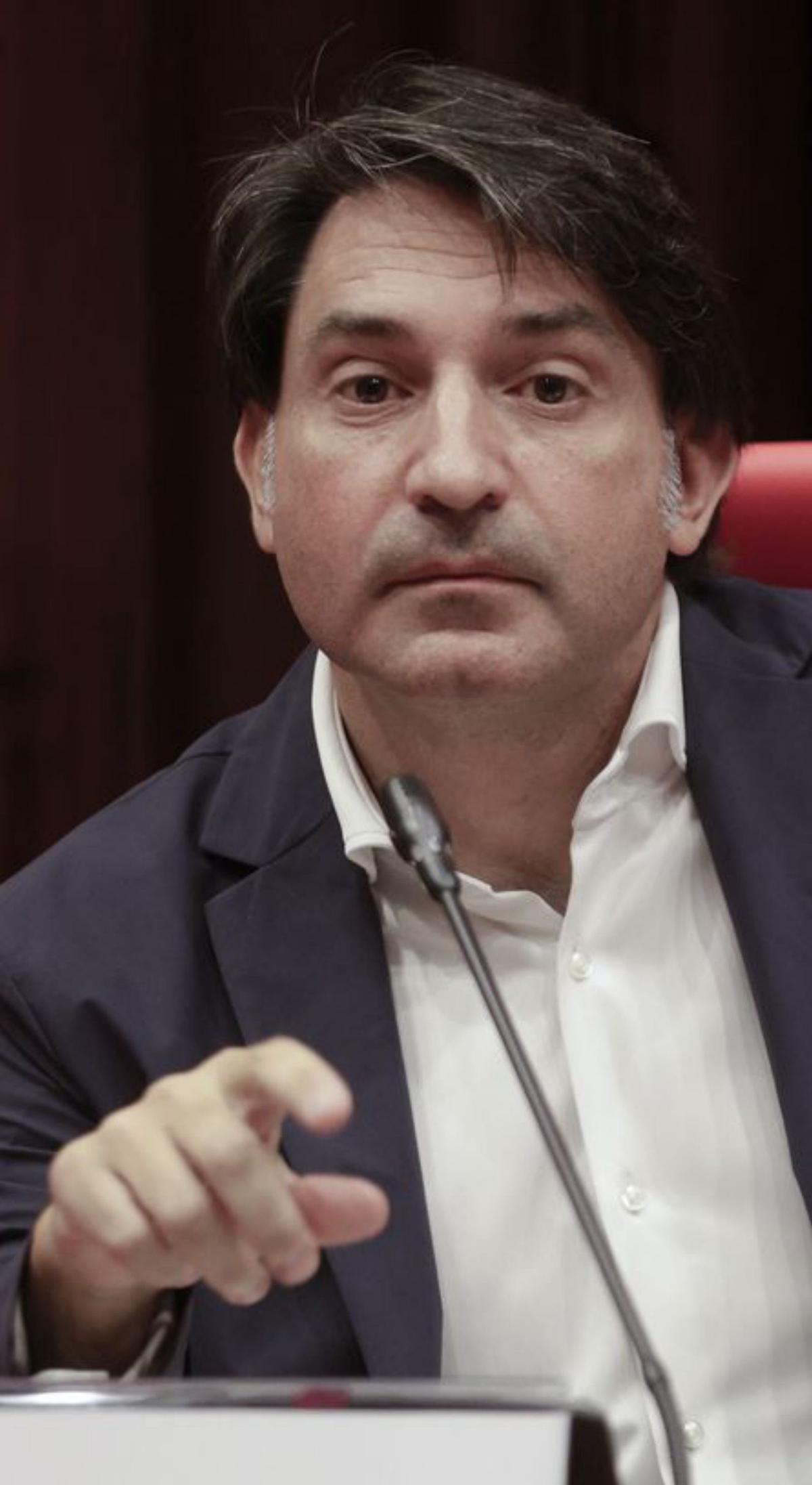 La majoria del Parlament demana a Junts que actuï contra Dalmases La majoria del Parlament demana a Junts que actuï contra Dalmases