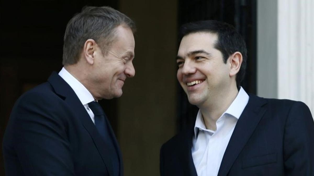 Donald Tusk (izquierda) y Alexis Tsipras (derecha) antes de la rueda de prensa.