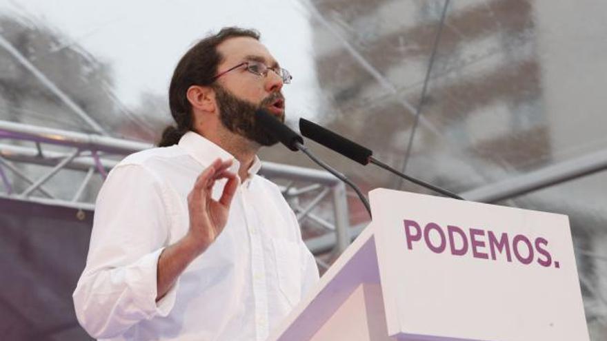 León, a Iglesias y Errejón: &quot;Podemos no nació para volver a escuchar los sones de guerra de los partidos tradicionales&quot;