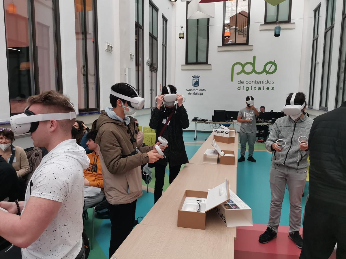 Los alumnos durante uno de los talleres de realidad virtual que se han realizado en el Polo Digital.
