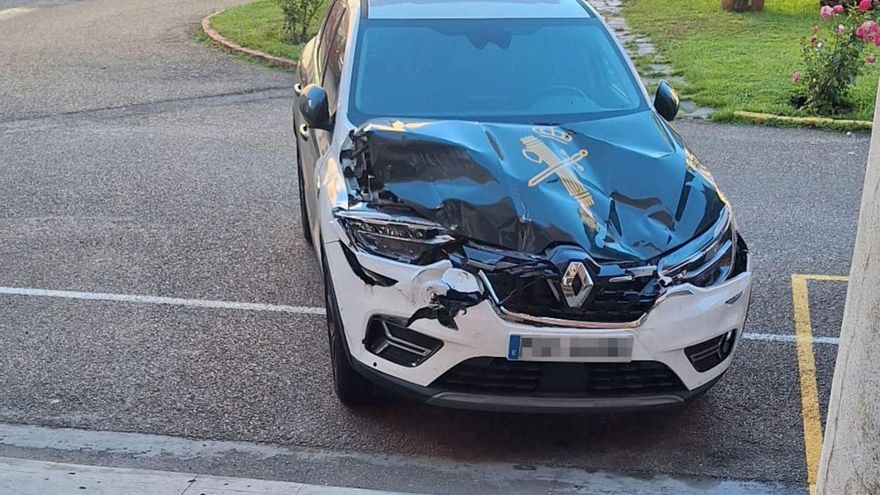 Un tractorista da varias vueltas de madrugada a la Comandancia y arrolla a una patrulla