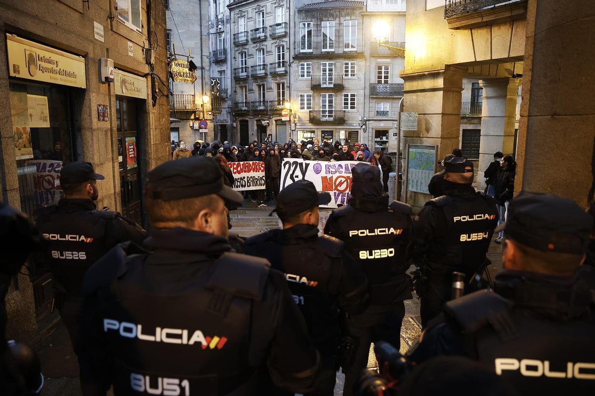 La propiedad del edificio desalojado en la Algalia refuerza la seguridad con alarma y guardias privados