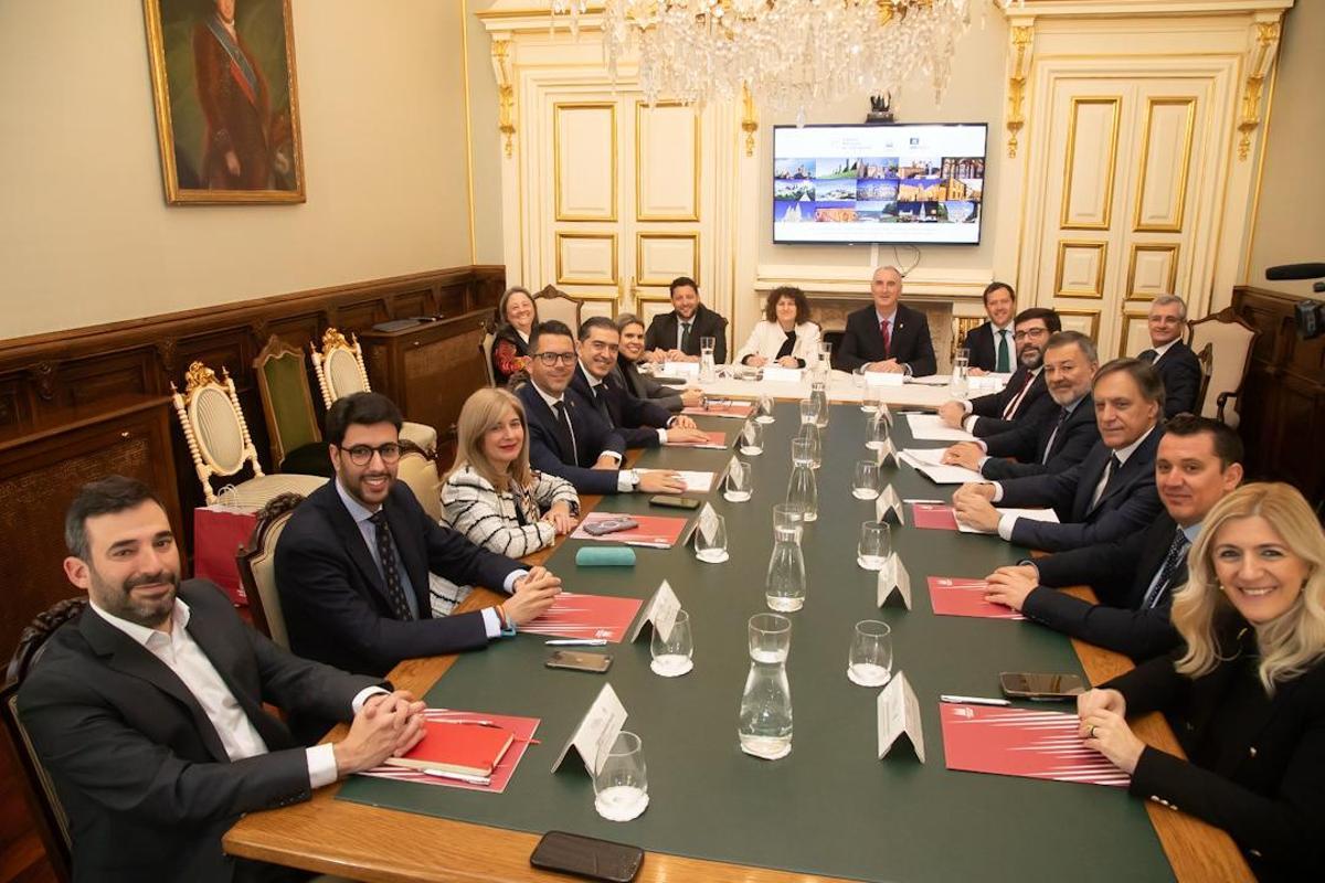 Goretti Sanmartín presidiendo la asamblea general del Grupo de Ciudades Patrimonio de la Humanidad