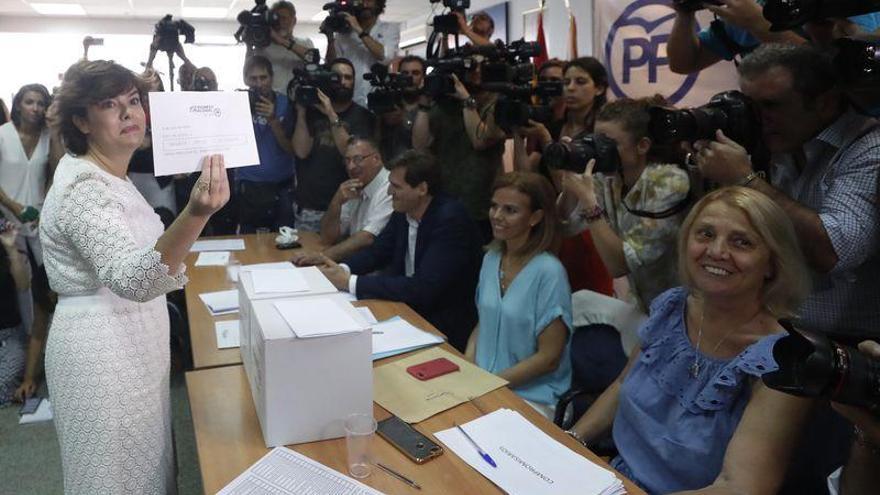 Sáenz de Santamaría gana la primera vuelta de las primarias del PP