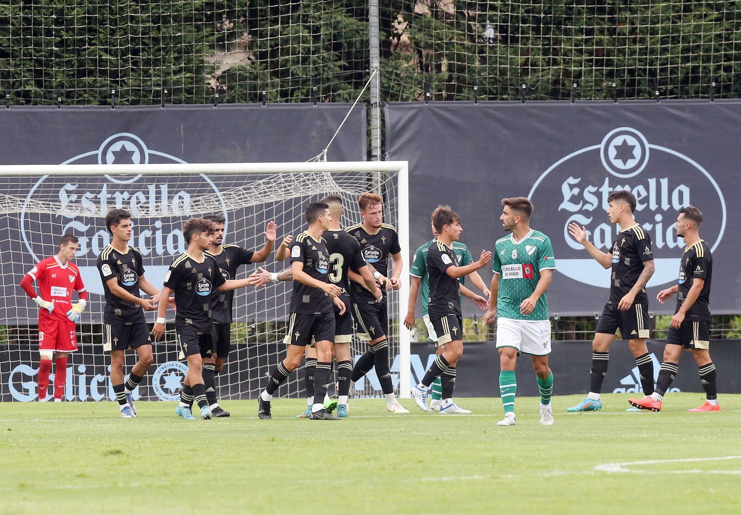 Tarde de goles en Barreiro entre el Celta B y el Coruxo