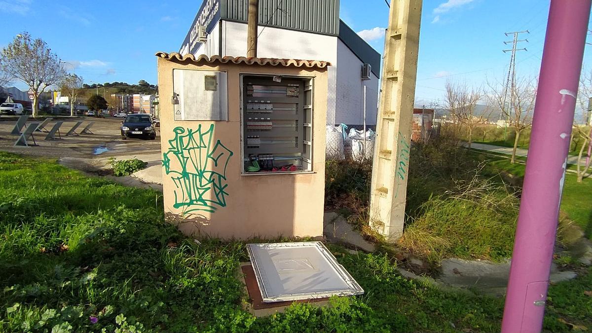 Imagen del cuadro eléctrico sin la tapa, en el Arroyo Niebla.