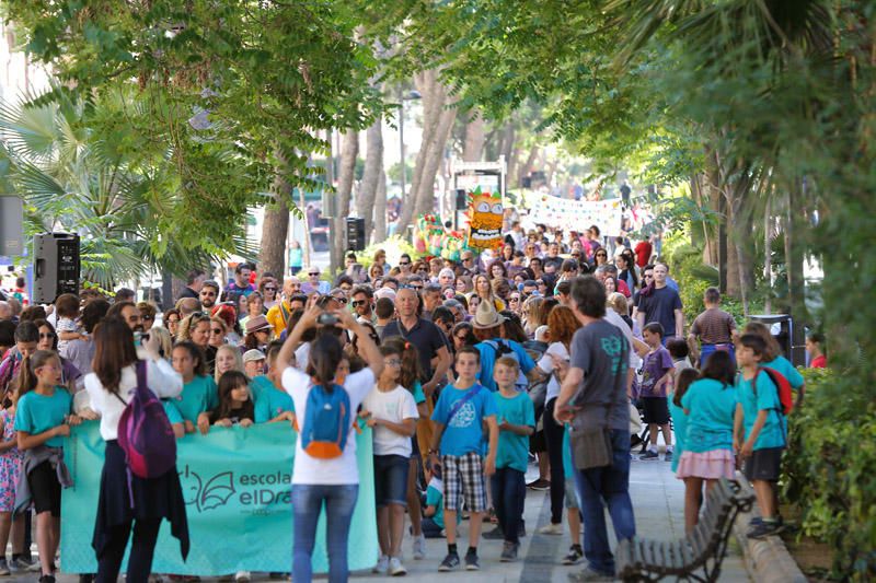 La 'festa del valencià' toma las calles de Torrent