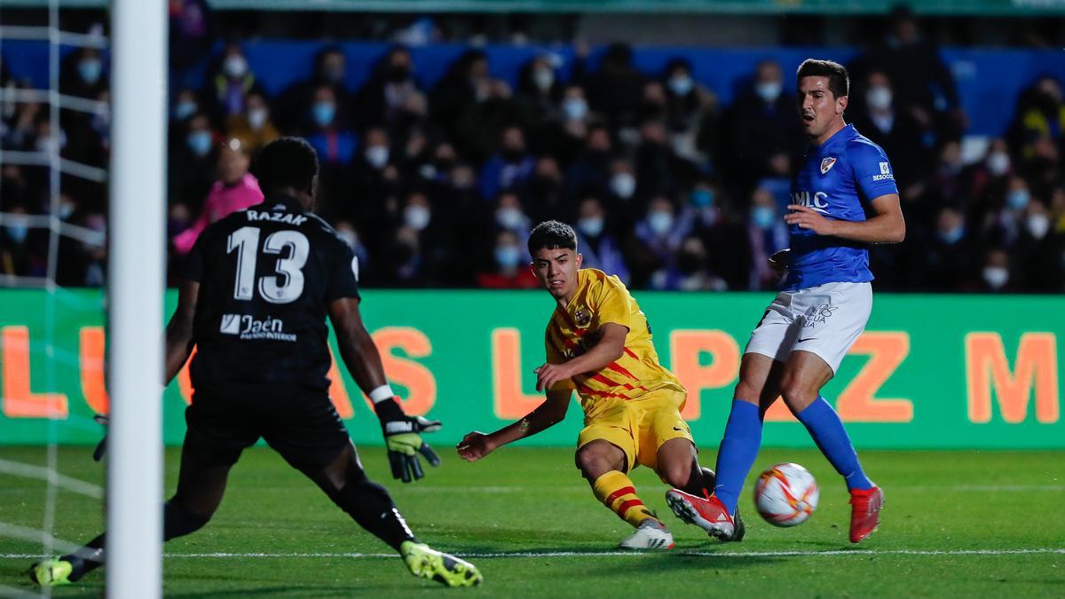 Ilias, en una acción del Linares-Barça de la Copa del Rey 2021/22