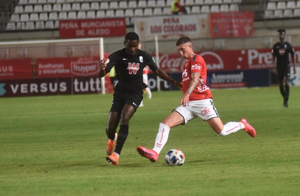 El Real Murcia se confía y pierde ante el Granada B (1-2)