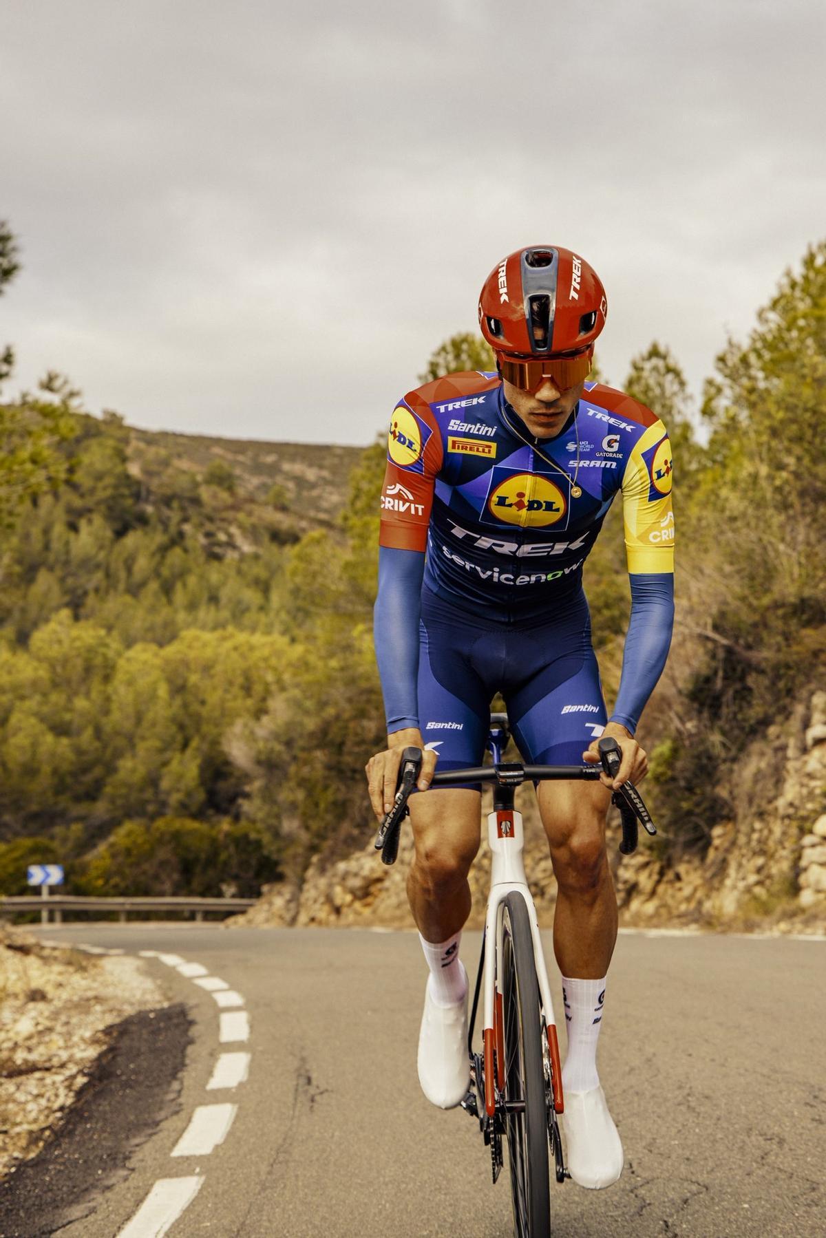 Juan Ayuso, durante una sesión de entrenamiento con Lidl-Trek de esta pretemporada.